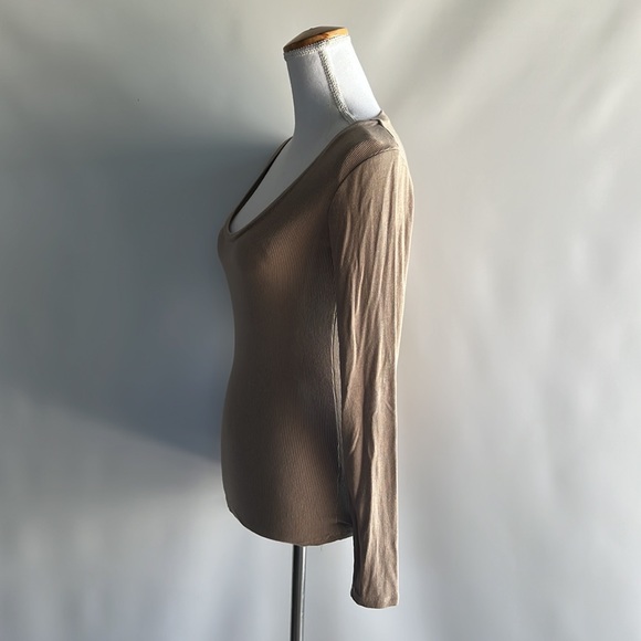 Dynamite Long Sleeve Ribbed Scoop Neck Tee - sz M - Picture 4 of 6